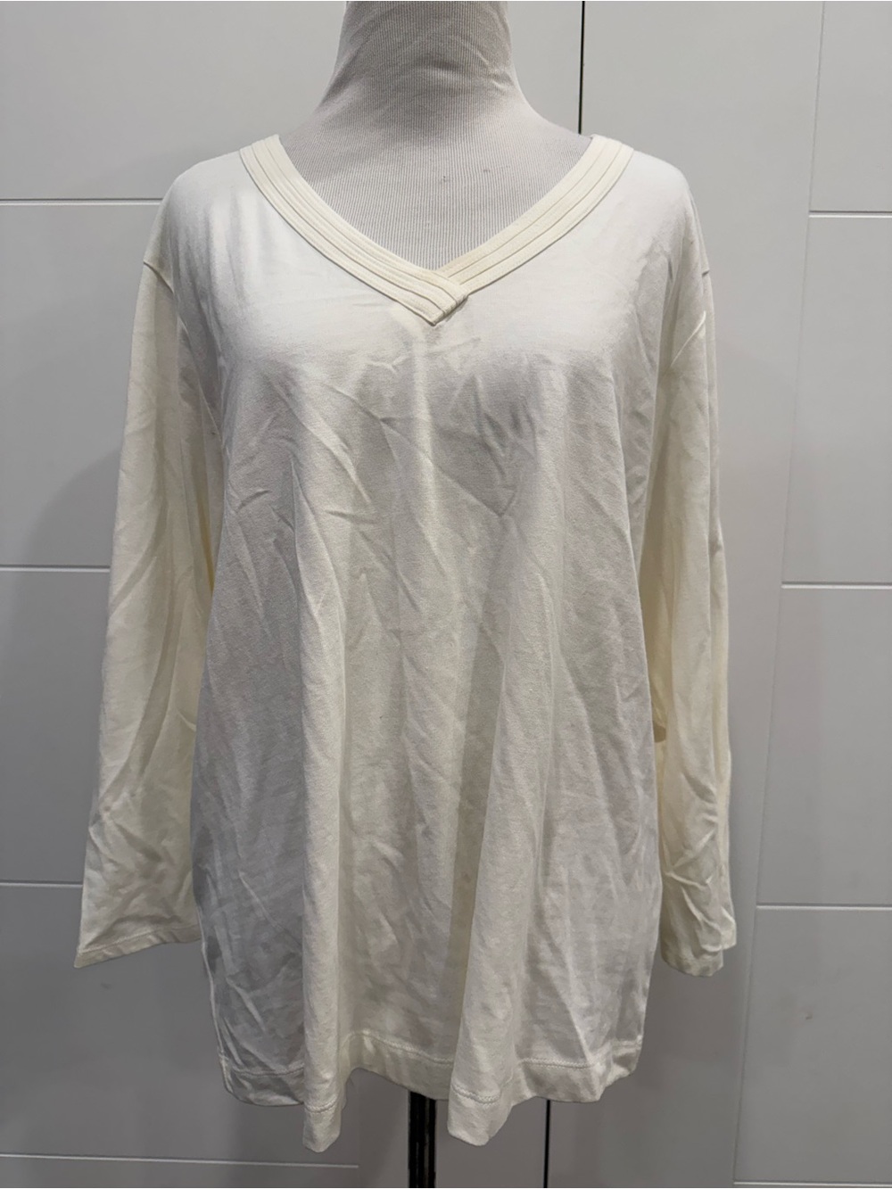 Chico's Cream V-Neck Long Sleeve Top